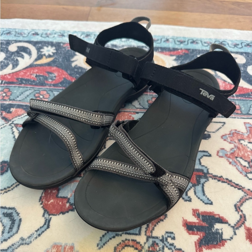 teva sandals- black
